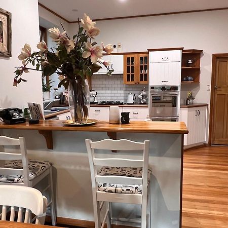 Gorgeous Villa, 7 Minutes From Airport Christchurch Exteriör bild