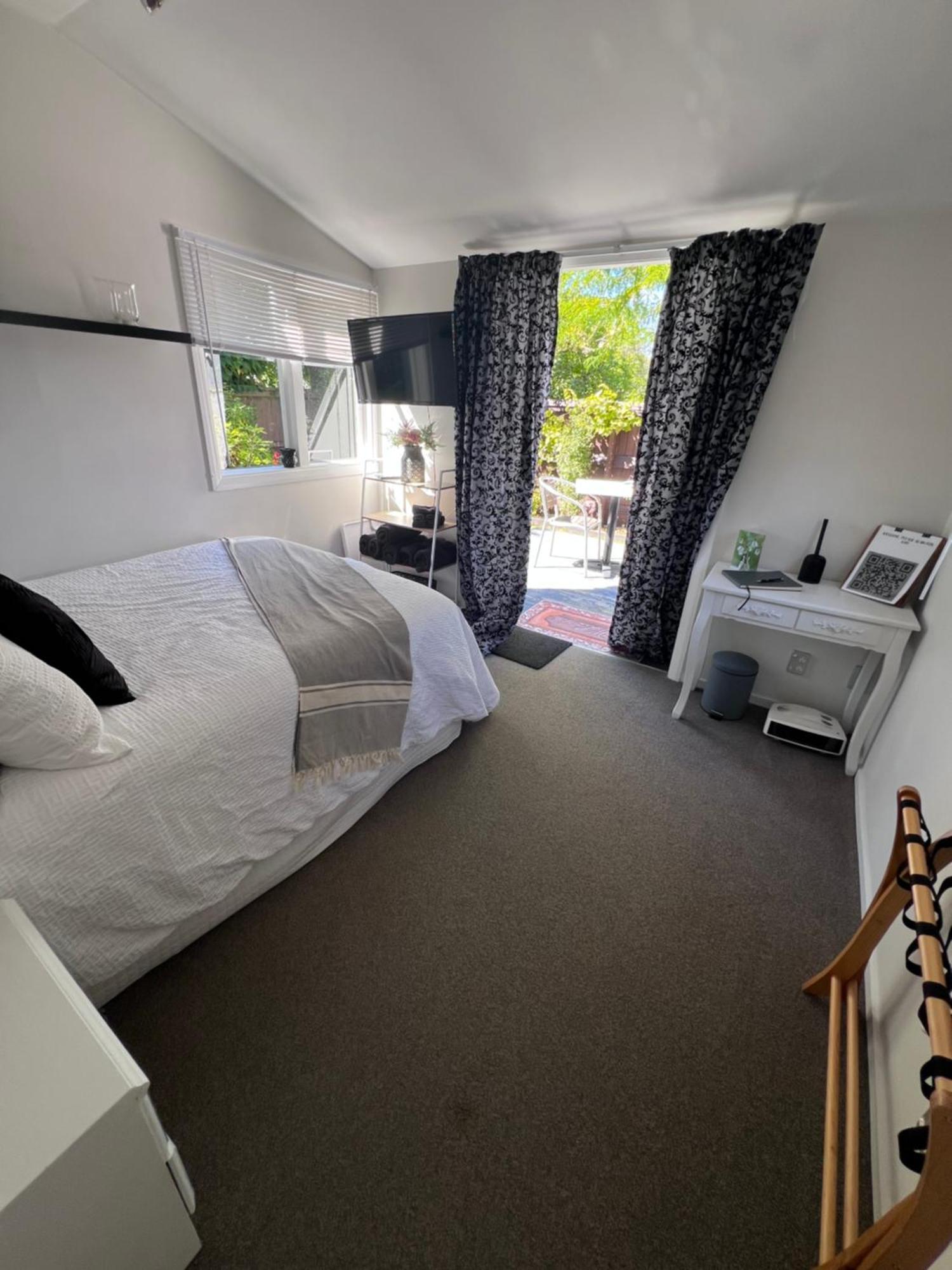 Gorgeous Villa, 7 Minutes From Airport Christchurch Exteriör bild